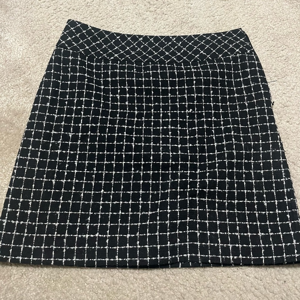 Adorable wool-mix LOFT skirt